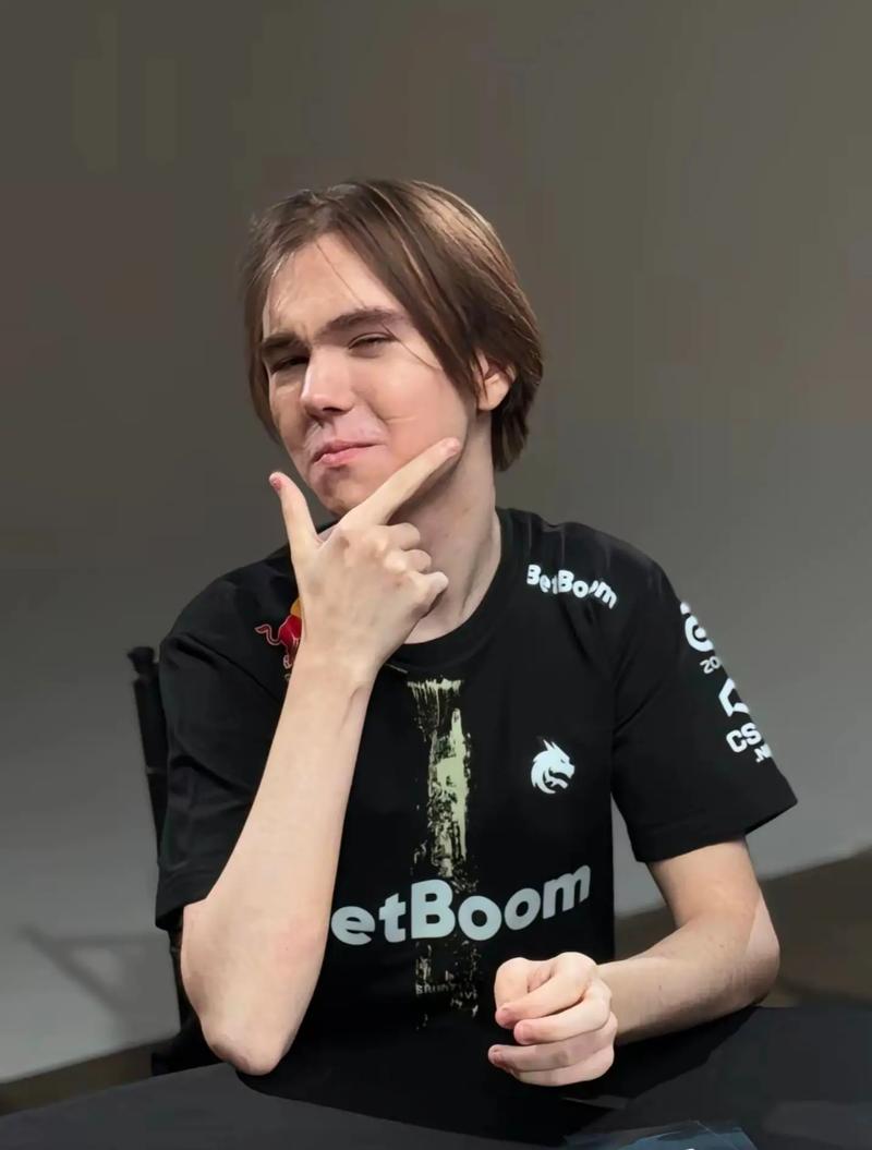 DOTA2设计师竟然是天梯分12000的高手