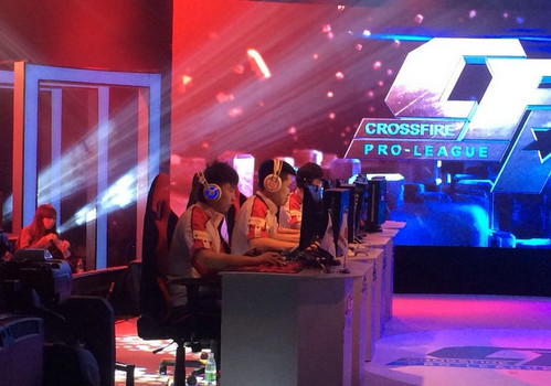 在韩国媒体近日放出的Ruler选手的夺冠采访中，Ruler选手对EDG的下路Leave选手和GEN的下路Peyz选手进行了称赞